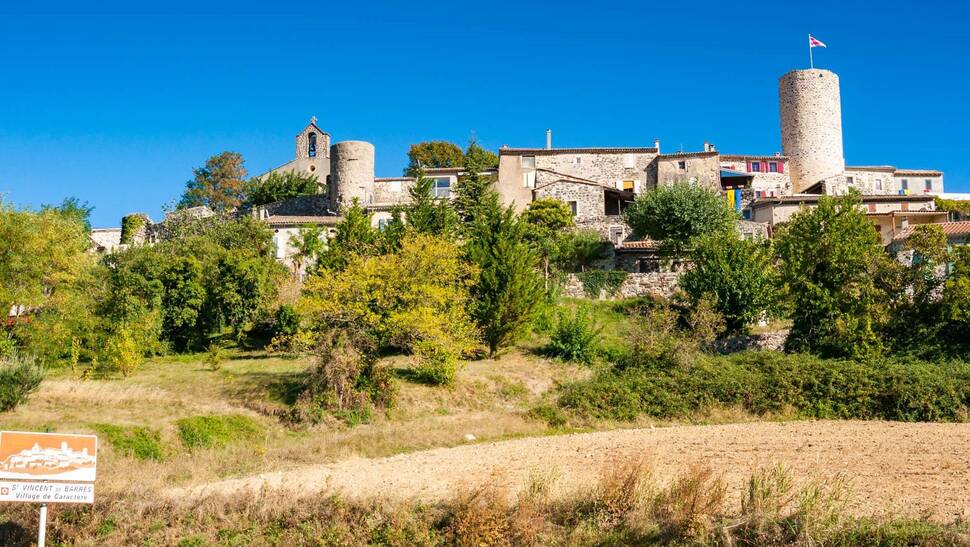 village de caractere de saint vincent de barres